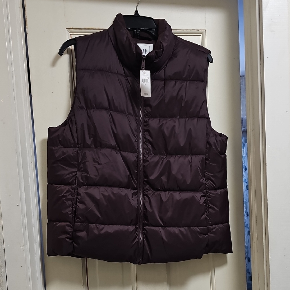 GAP Women's Quilted Vest - Deep Plum Large